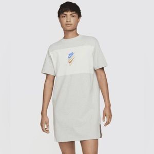 NIKE Women’s Short Sleeve Dress